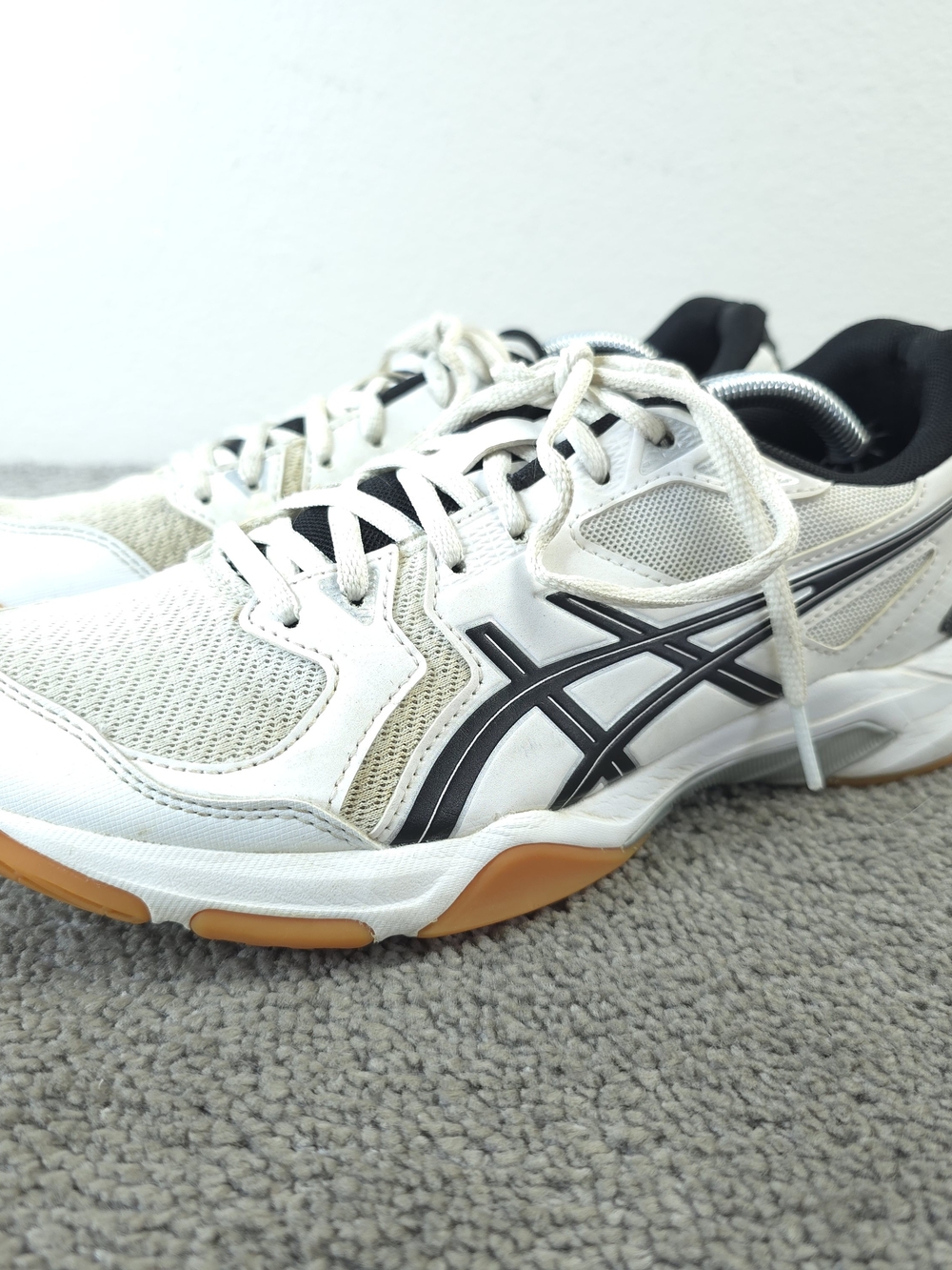 Asics GEL-Rocket 10 Womens Size 9 Volleyball Shoes White Black 1072A056